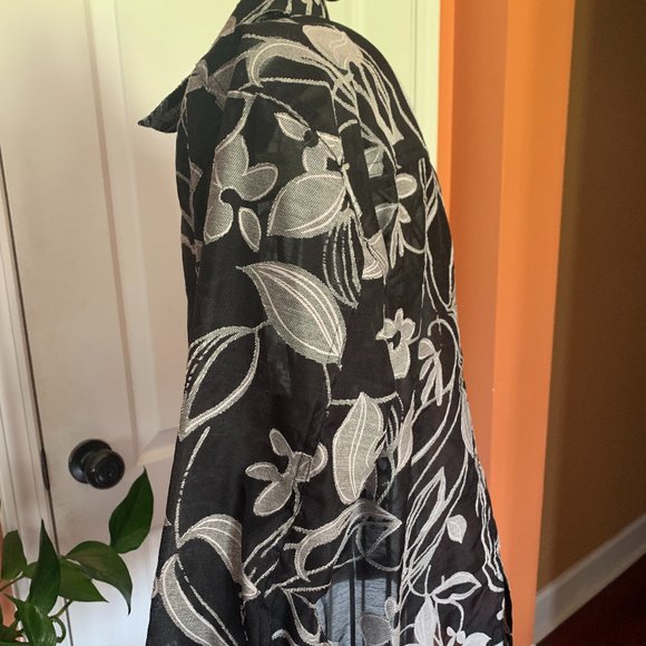 Choices Sheer Floral Blouse - Picture 3 of 5